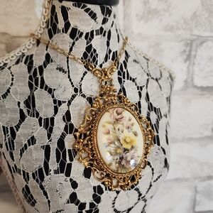 Florenza Floral Pendant Necklace: Signed Vintage Gold-Tone Chain